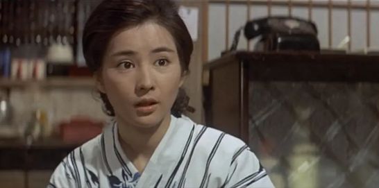 她是日本第一美女,是“活着的传说”!再大腕的明星遇到她,也化身迷弟迷妹