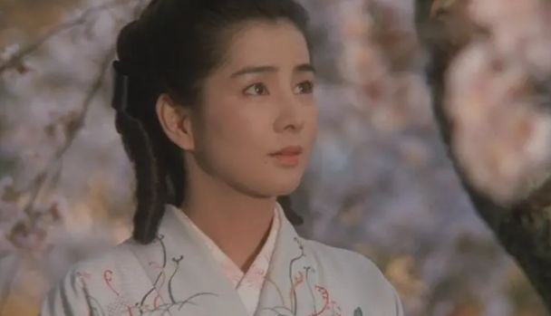 她是日本第一美女,是“活着的传说”!再大腕的明星遇到她,也化身迷弟迷妹