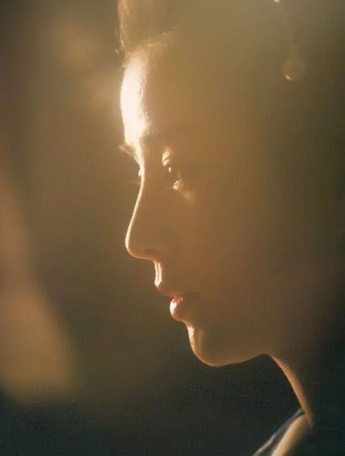 她是日本第一美女，是“活着的传说”！再大腕的明星遇到她，也化身迷弟迷妹