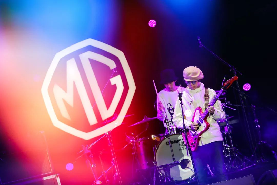 生而年轻潮跑全球名爵MGlive潮流赛道派对嗨翻初秋