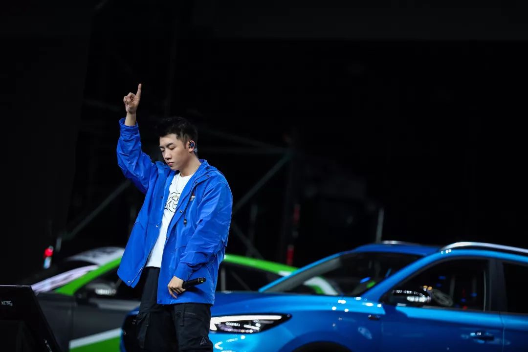 生而年轻潮跑全球名爵MGlive潮流赛道派对嗨翻初秋