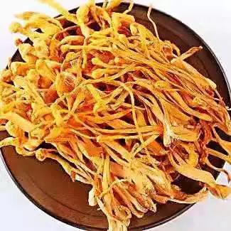 「食疗药膳」金银长生老鸭汤，味道鲜香可口，汤性平和滋润，能健脾益气、养胃生津、补益肺肾、化痰止咳