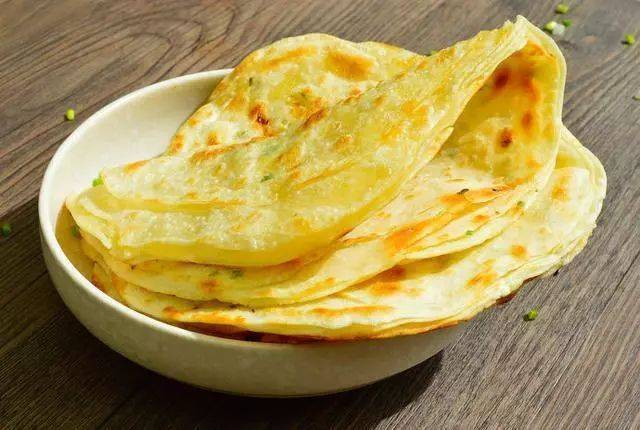 烙饼起层的秘诀简单又柔软,教你一招做的烙饼又软又香还出层