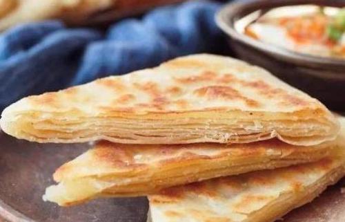 烙饼起层的秘诀简单又柔软,教你一招做的烙饼又软又香还出层