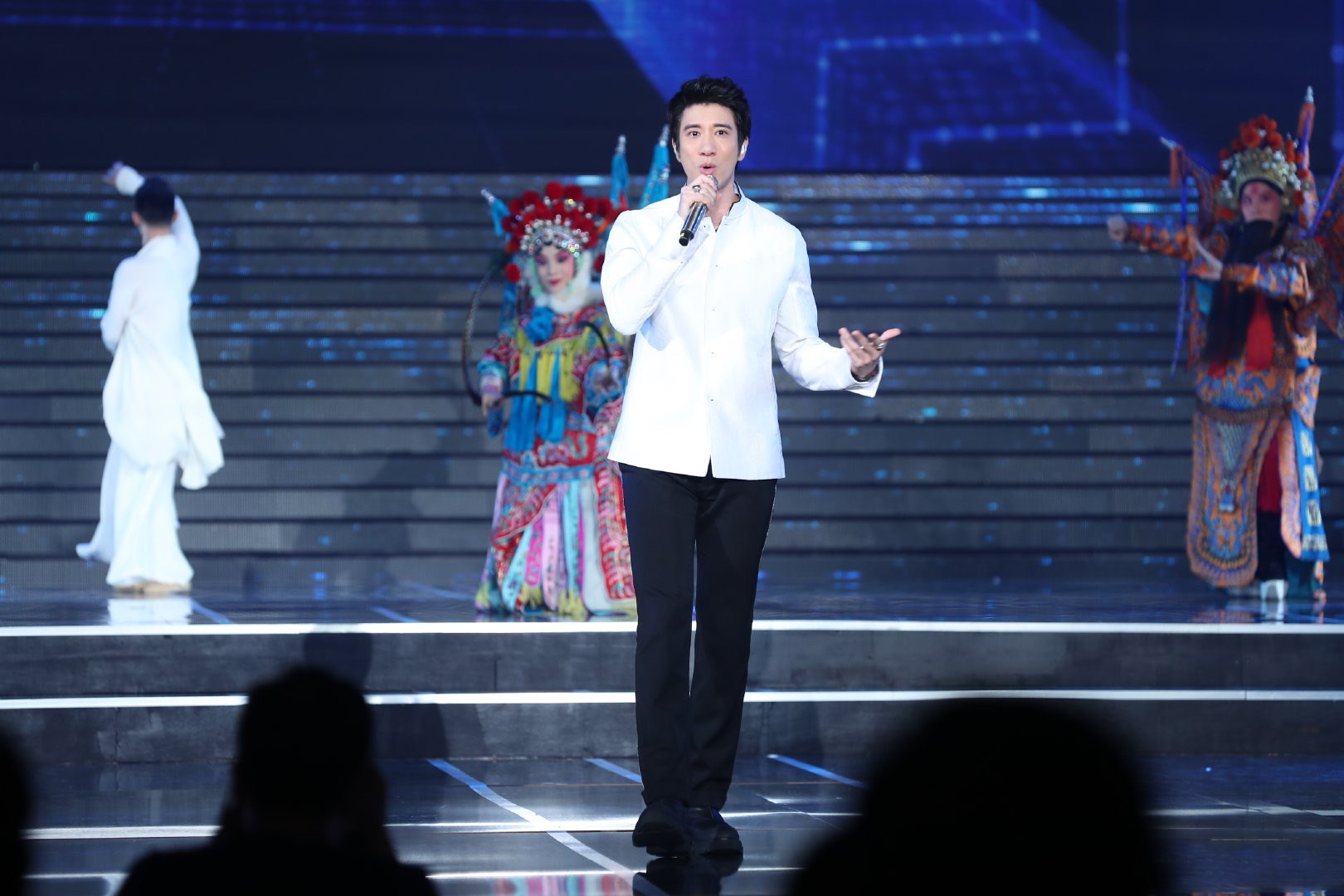 王力宏鸟巢演唱会开场燃爆全场,王力宏军运会