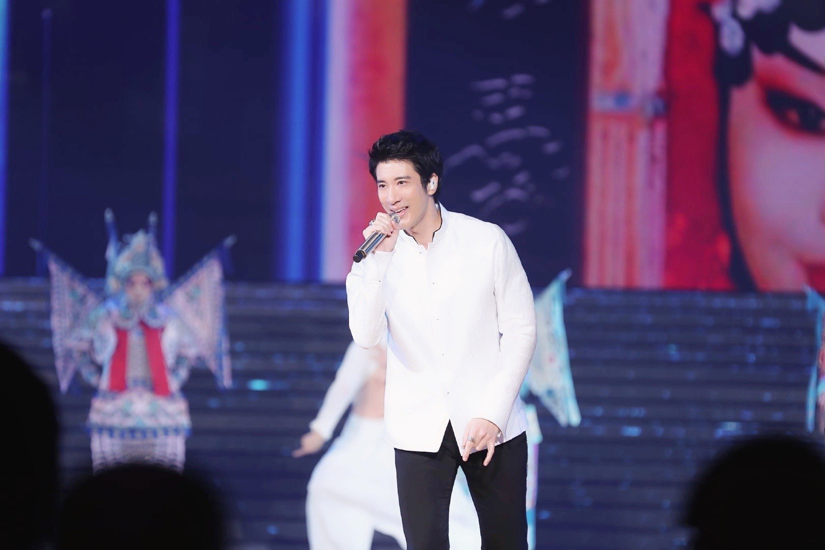 王力宏鸟巢演唱会开场燃爆全场,王力宏军运会