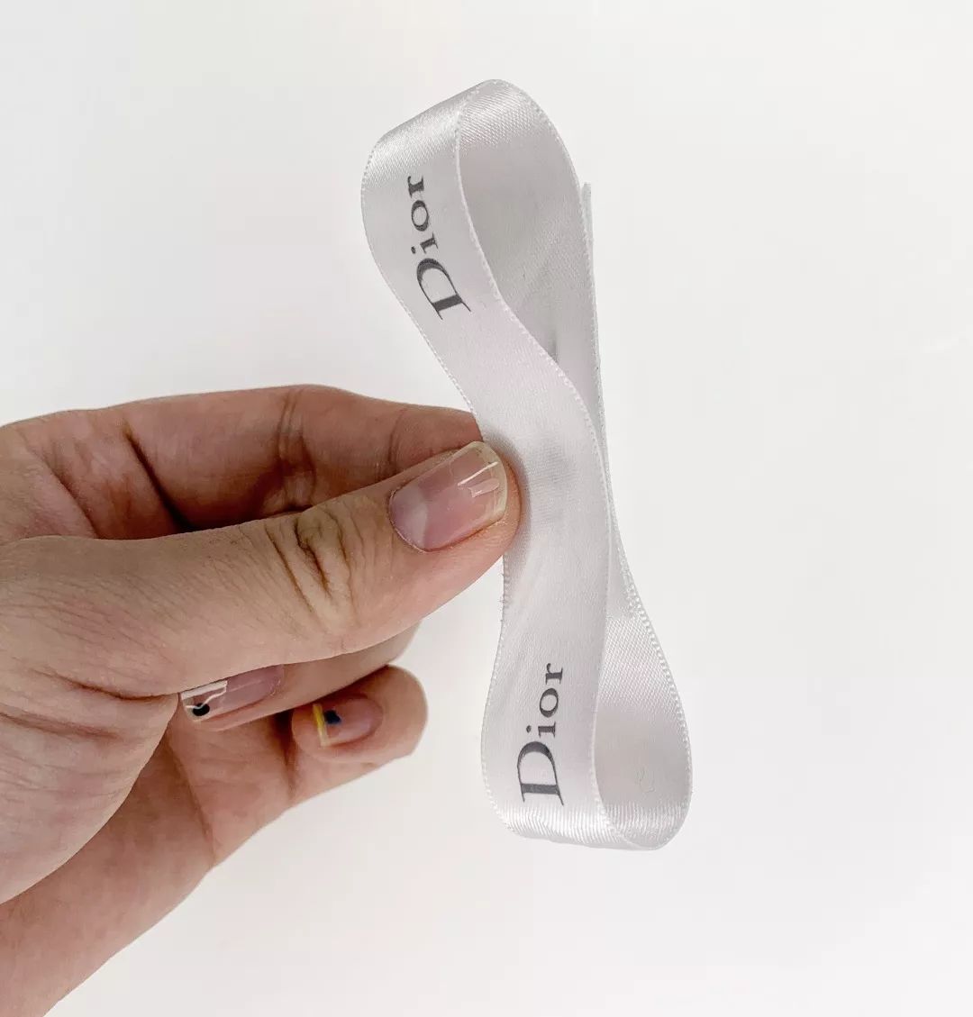 化妆品丝带怎么系,化妆品丝带礼盒系法