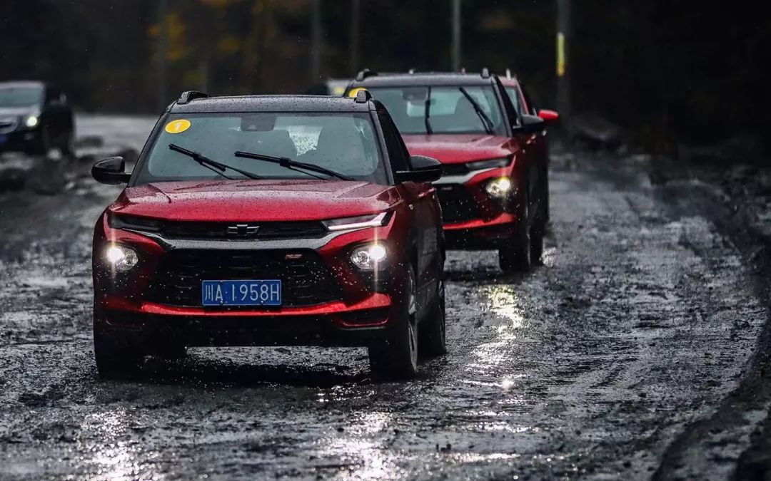 硬汉的柔情似水试驾雪佛兰创界rs,创界rs四驱越野视频