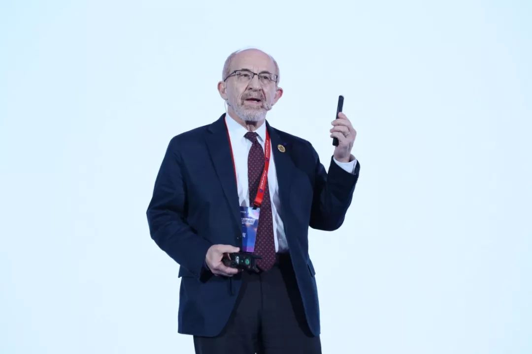 美国国家工程院院士亨利•福克斯：AR眼镜将成未来个人助理