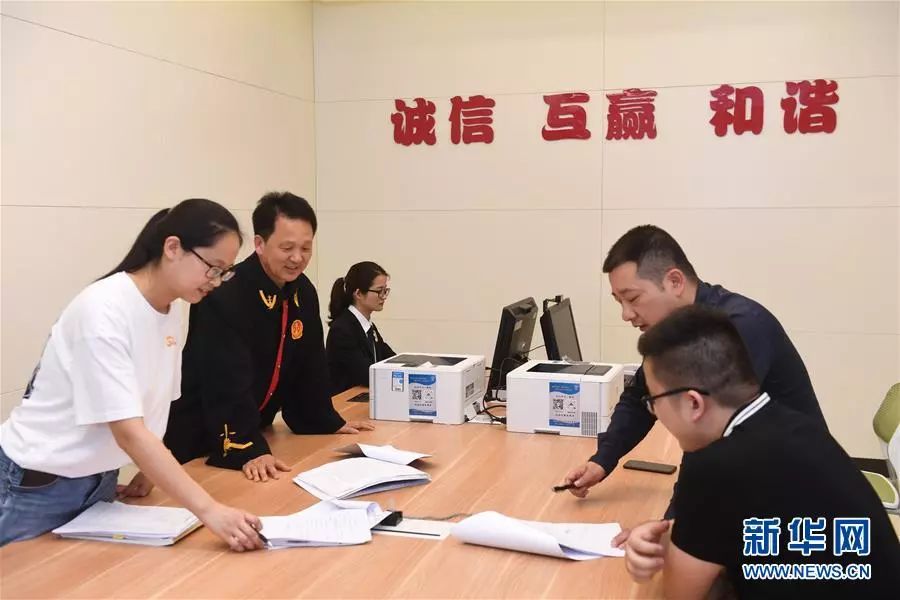 【法治要闻】开启法治中国新时代——以习*平近**同志为核心的*党**中央推进全面依法治国纪实