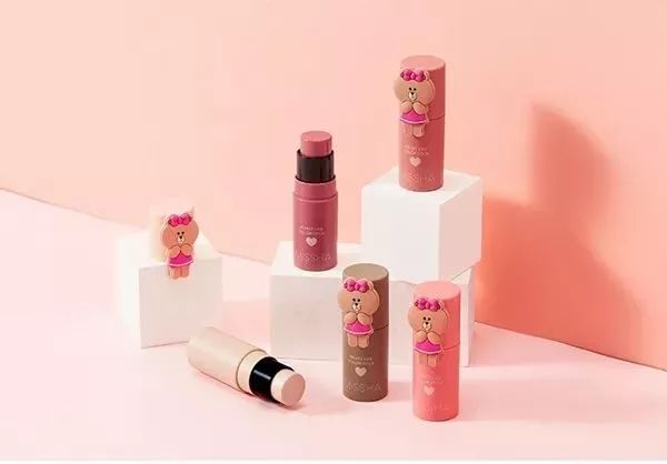 平价联名款美妆推荐,最近最火的彩妆联名款