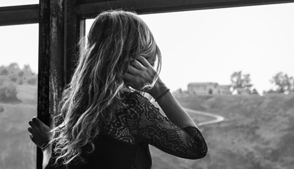 虫子钻到鼻子里怎么自救,虫子钻入耳朵怎么把它快速弄出来