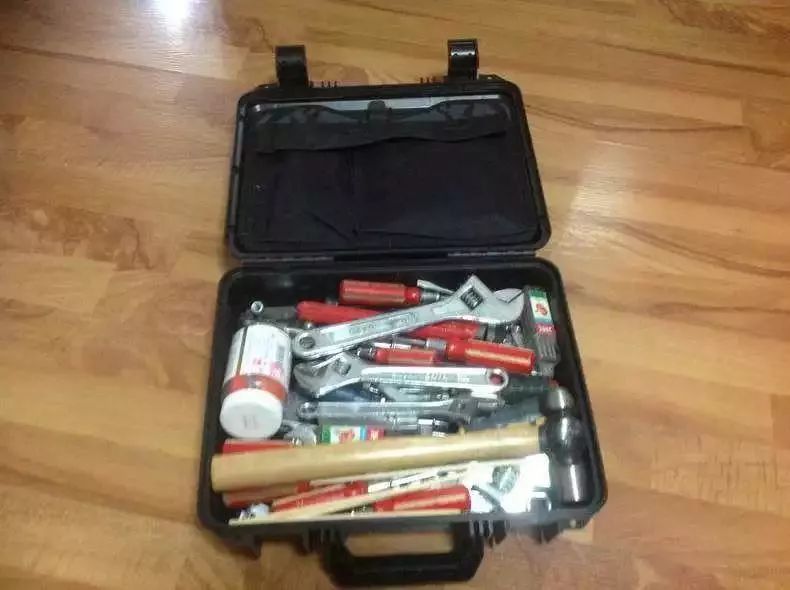 瑞士*刀军**算个屁!能顶半个工具箱的男人掌心玩物,竟有10种用途