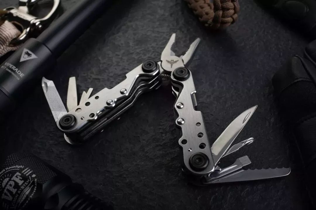 瑞士*刀军**算个屁!能顶半个工具箱的男人掌心玩物,竟有10种用途