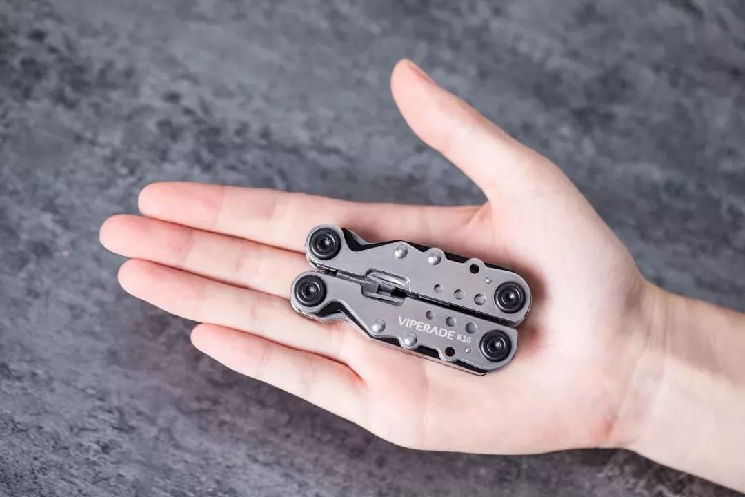 瑞士*刀军**算个屁!能顶半个工具箱的男人掌心玩物,竟有10种用途