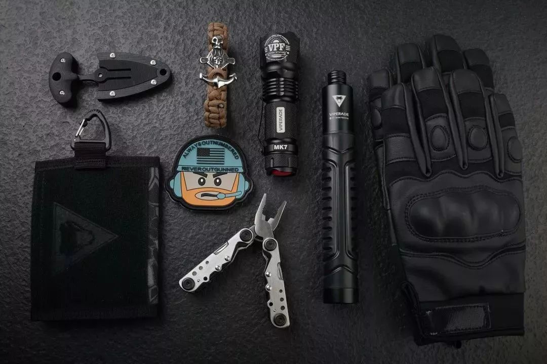 瑞士*刀军**算个屁!能顶半个工具箱的男人掌心玩物,竟有10种用途