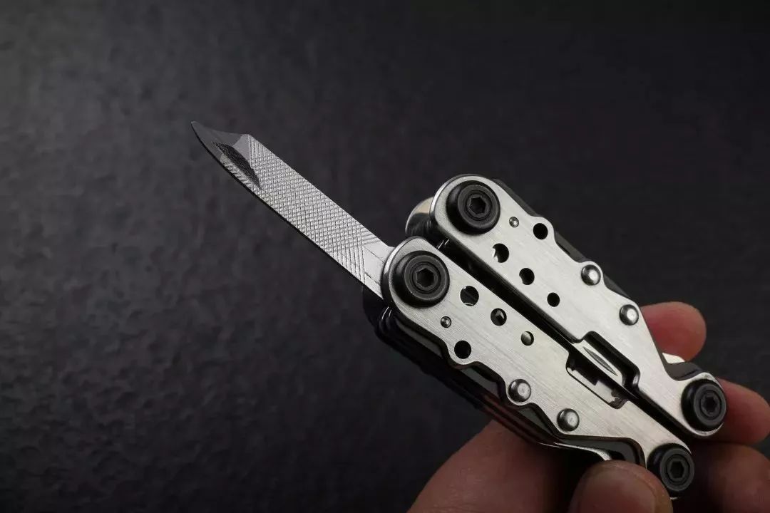 瑞士*刀军**算个屁!能顶半个工具箱的男人掌心玩物,竟有10种用途