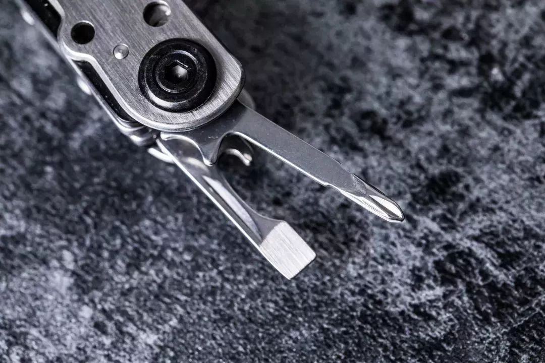 瑞士*刀军**算个屁!能顶半个工具箱的男人掌心玩物,竟有10种用途