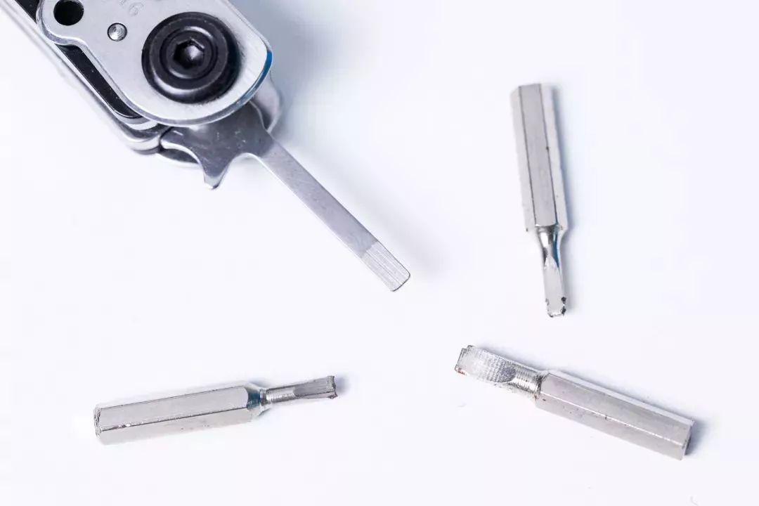 瑞士*刀军**算个屁!能顶半个工具箱的男人掌心玩物,竟有10种用途