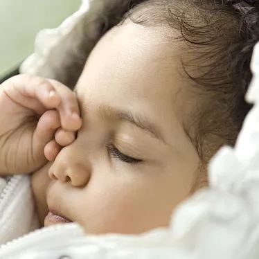 有没有人用眼霜黑眼圈更严重,黑眼圈用了眼霜过段时间就废了