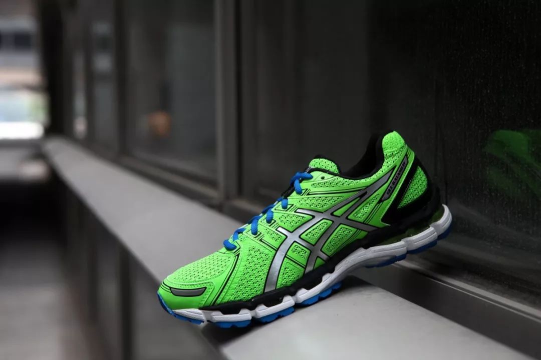 怎么选购回弹好的跑鞋,索康尼跑鞋选购攻略