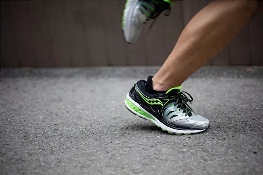 怎么选购回弹好的跑鞋,索康尼跑鞋选购攻略