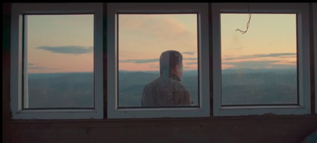 47号塔上的男人