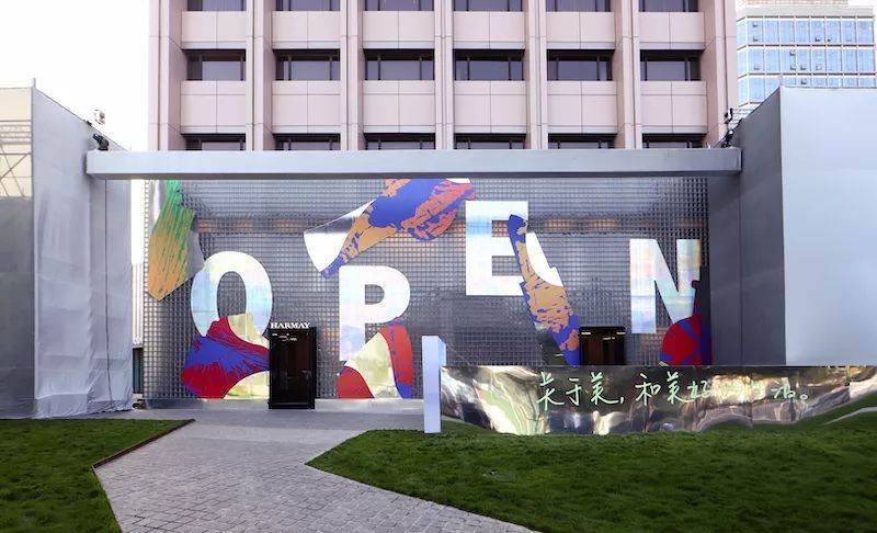 焦点分析,三里屯一家仓储美妆店