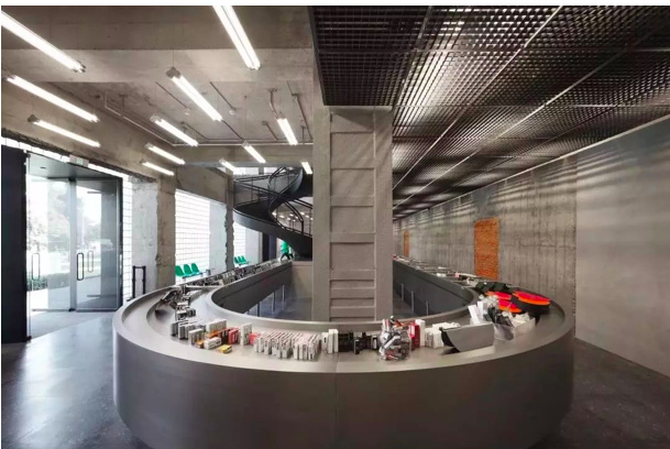 焦点分析,三里屯一家仓储美妆店