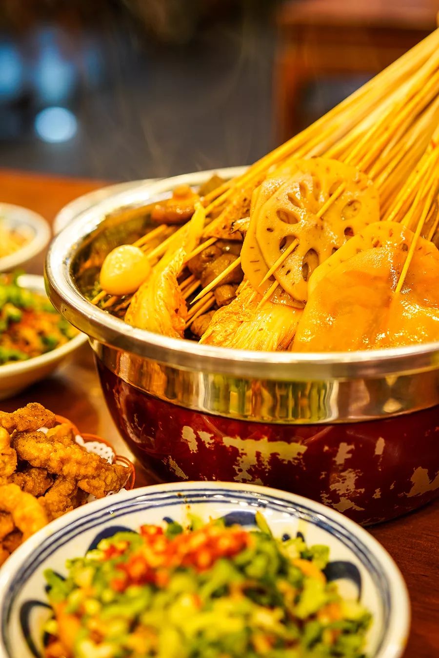 瓜串串鼓楼街,排队排到大街上