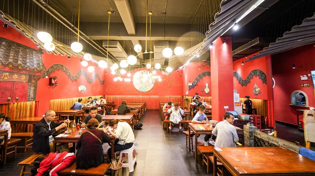 瓜串串鼓楼街,排队排到大街上