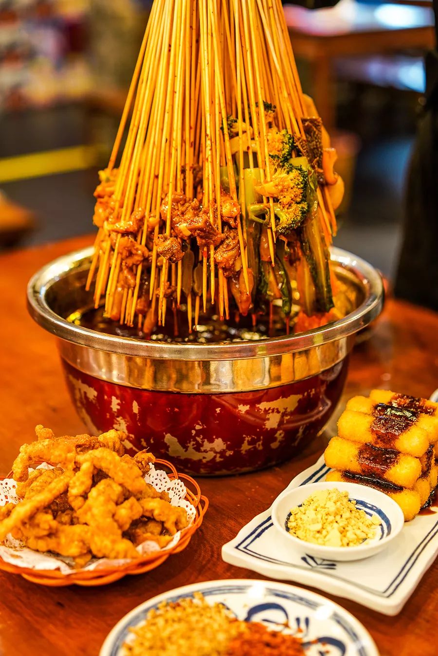 瓜串串鼓楼街,排队排到大街上