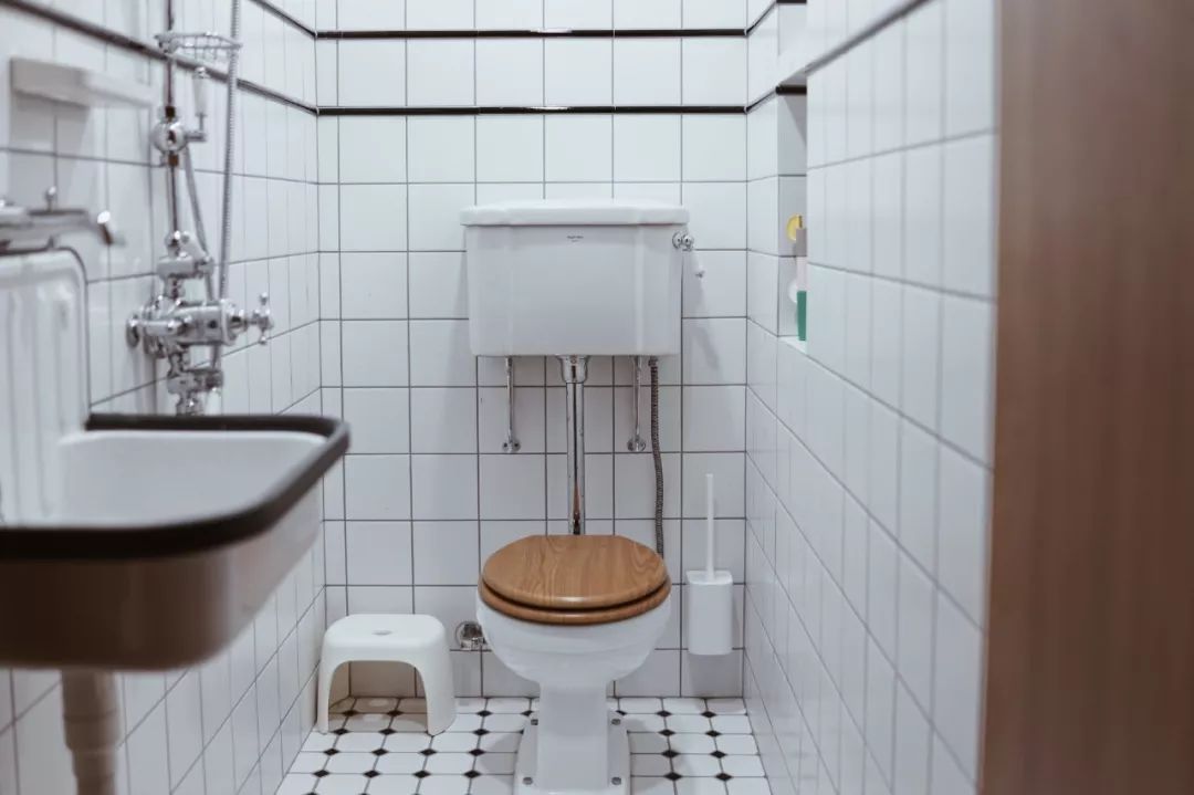 她买下32㎡上海老旧学区房，为女儿打造小桃园，还有20㎡超舒适大庭院