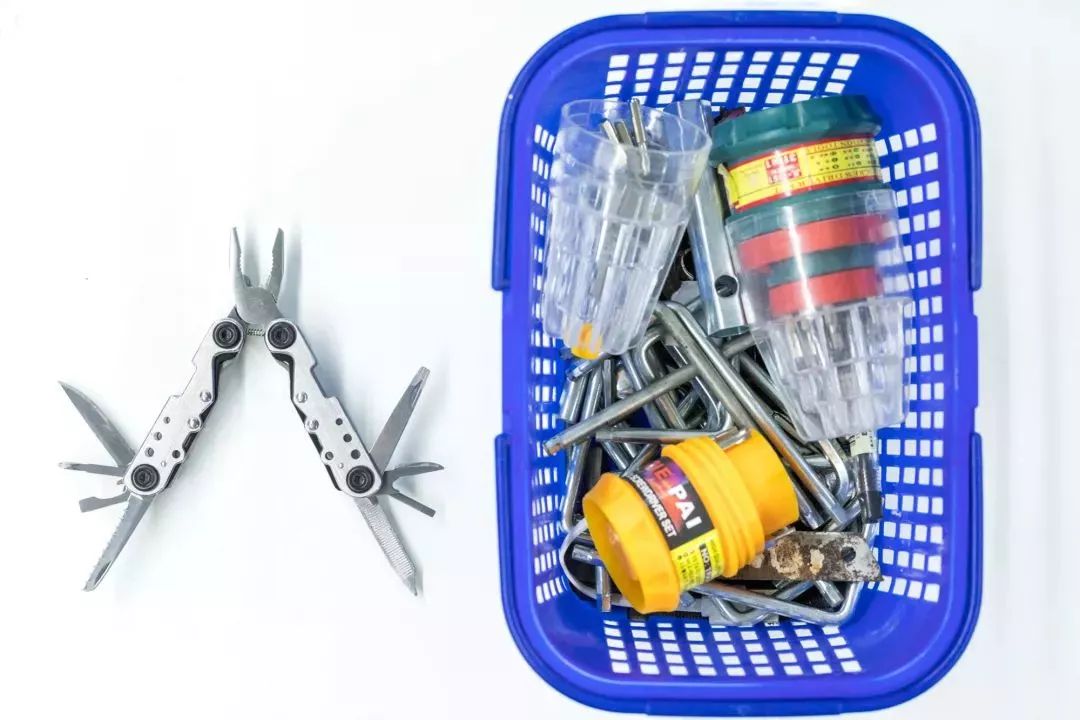 瑞士*刀军**算个屁!能顶半个工具箱的男人掌心玩物,竟有10种用途