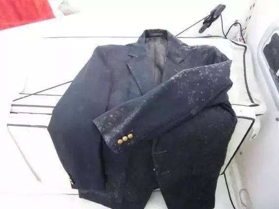 白色衣服长霉斑用什么可以除掉,衣服上有黄色霉斑怎么清洗最有效