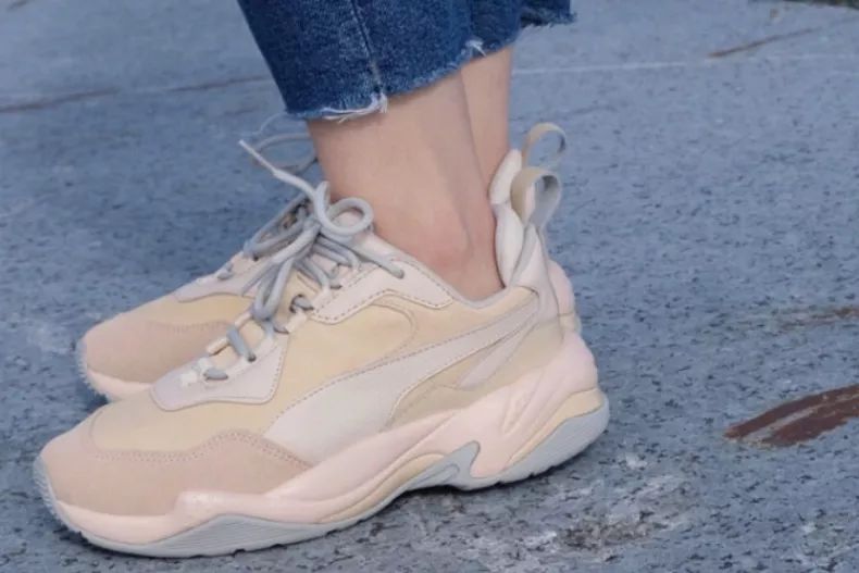 秋冬百搭女士运动鞋,啄木鸟2021秋冬韩版运动鞋