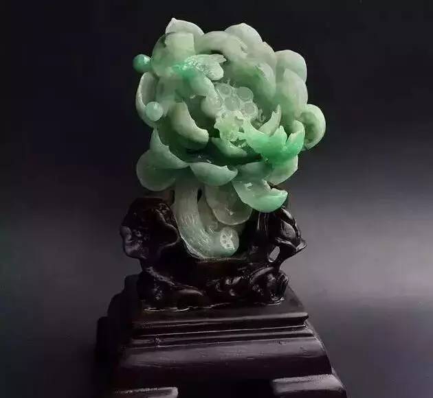美玉“开花”，艳而不俗