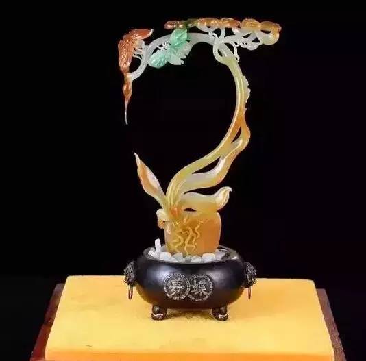 美玉“开花”，艳而不俗