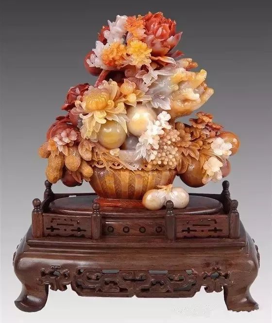 美玉“开花”，艳而不俗