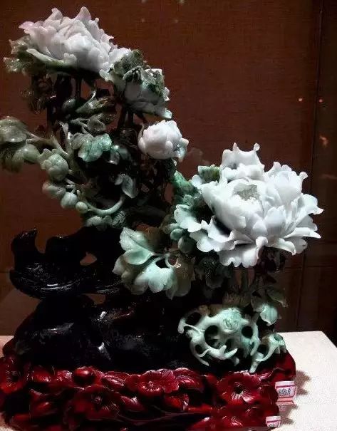 美玉“开花”，艳而不俗