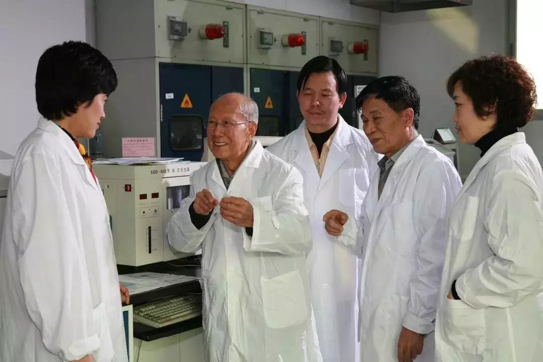 又一香港青年!考入岭大,弃文从医,成为我国兽医药理学学科奠基人