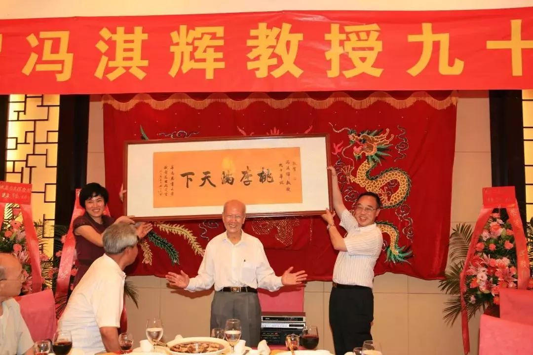 又一香港青年!考入岭大,弃文从医,成为我国兽医药理学学科奠基人