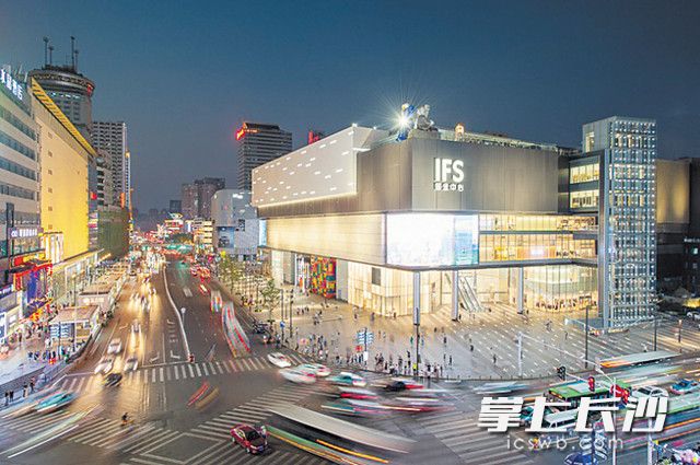 长沙ifs网红打卡点怎么上去,长沙ifs网红打卡照片