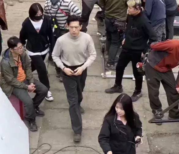 听说李现要来东北搓澡!小编必须给他安排明白儿的