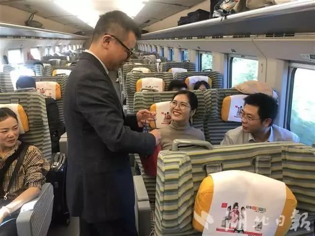 厉害了！六安小伙亿元“婚车”迎娶武汉女博士……