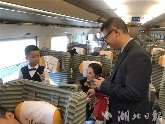 厉害了！六安小伙亿元“婚车”迎娶武汉女博士……