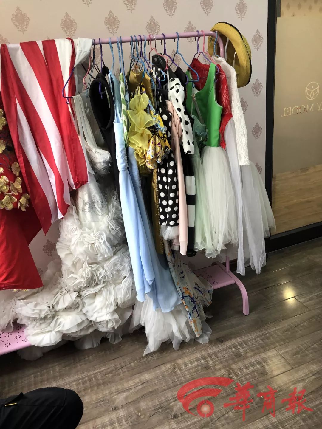 拍照赚钱的真实经历,22岁女孩拍照片一年赚2万