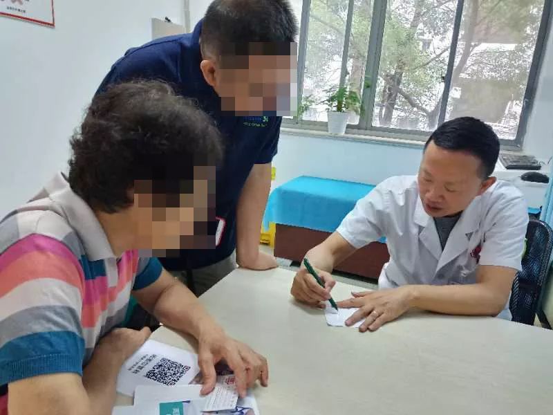 不得不防！大多数中老年人都有这个毛病生活中这些习惯要改掉......