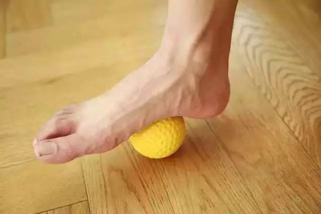 鸭脚板和扁平足的区别,鸭脚板是不是扁平足