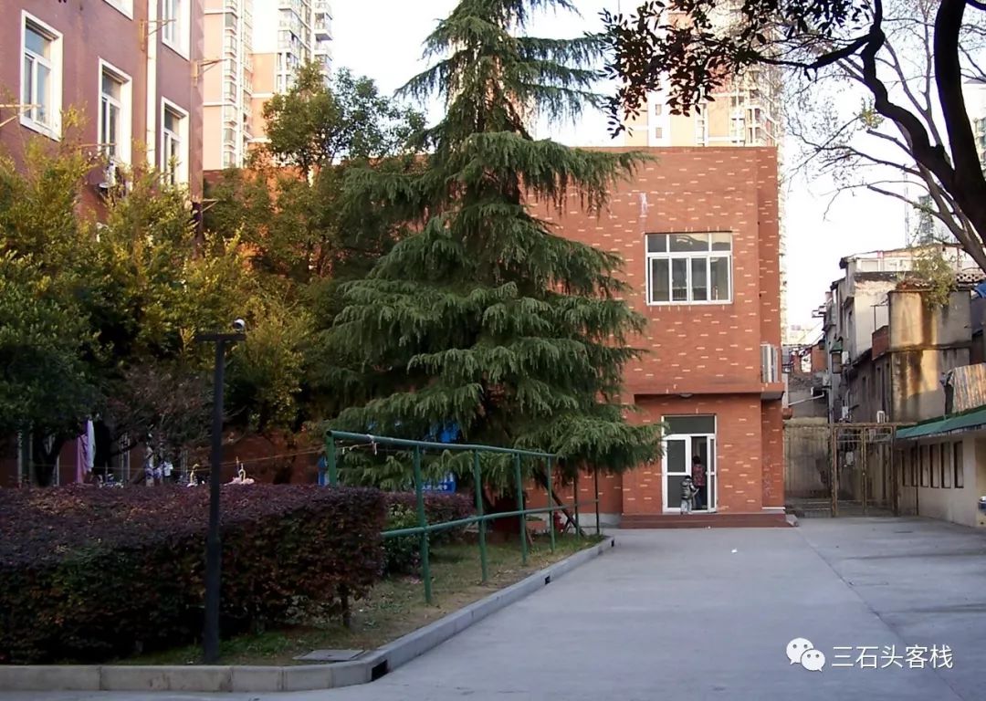 华政,往事并不如烟